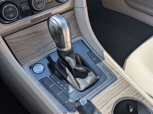 Used 2017 Volkswagen Passat 1.8T SE image 26