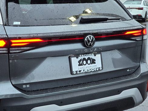 New 2026 Volkswagen Tiguan SE image 13