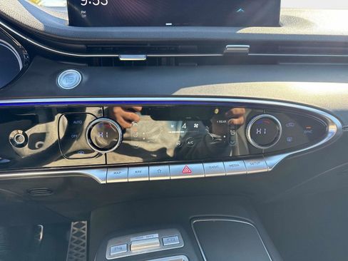 Used 2024 Genesis GV70 3.5T Sport image 27