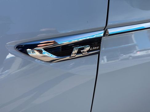 Used 2020 Volkswagen Tiguan SE R-Line image 8