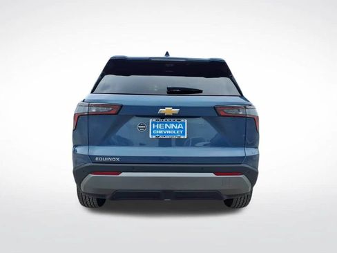 New 2026 Chevrolet Equinox LT w/ Convenience Package II FWD image 4