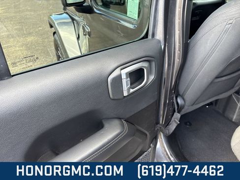 Used 2023 Jeep Gladiator Overland image 18