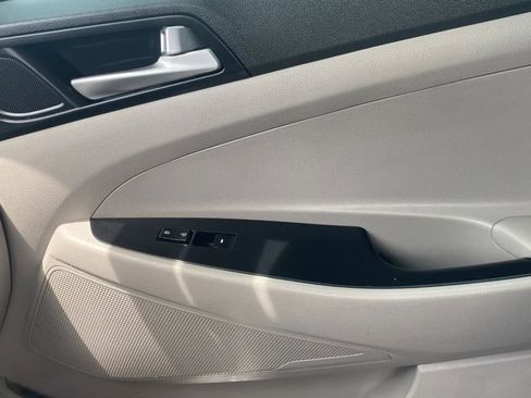 Used 2019 Hyundai Tucson Value FWD image 16