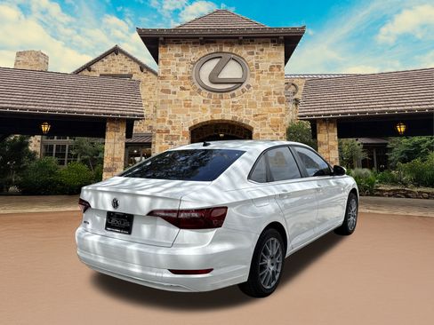 Used 2020 Volkswagen Jetta SE FWD image 2