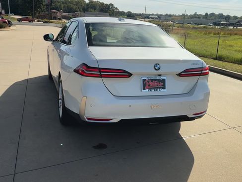 Used 2024 BMW 530i w/ Convenience Package image 2