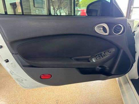 Used 2012 Nissan 370Z Coupe RWD image 12