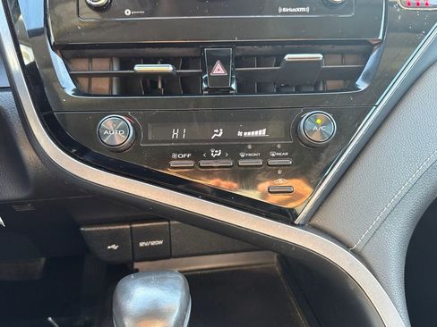 Used 2021 Toyota Camry SE image 17