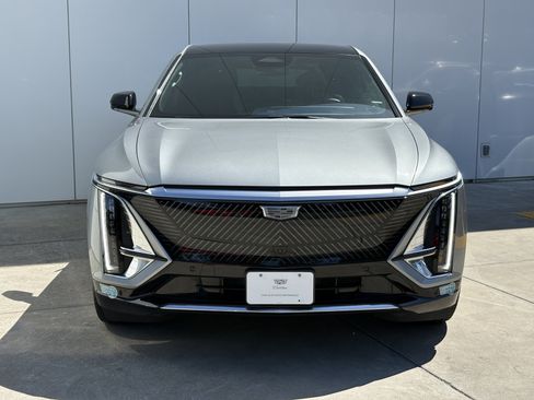 Used 2024 Cadillac Lyriq Luxury AWD/4WD image 3