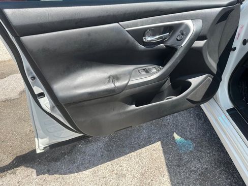 Used 2018 Nissan Altima FWD image 11