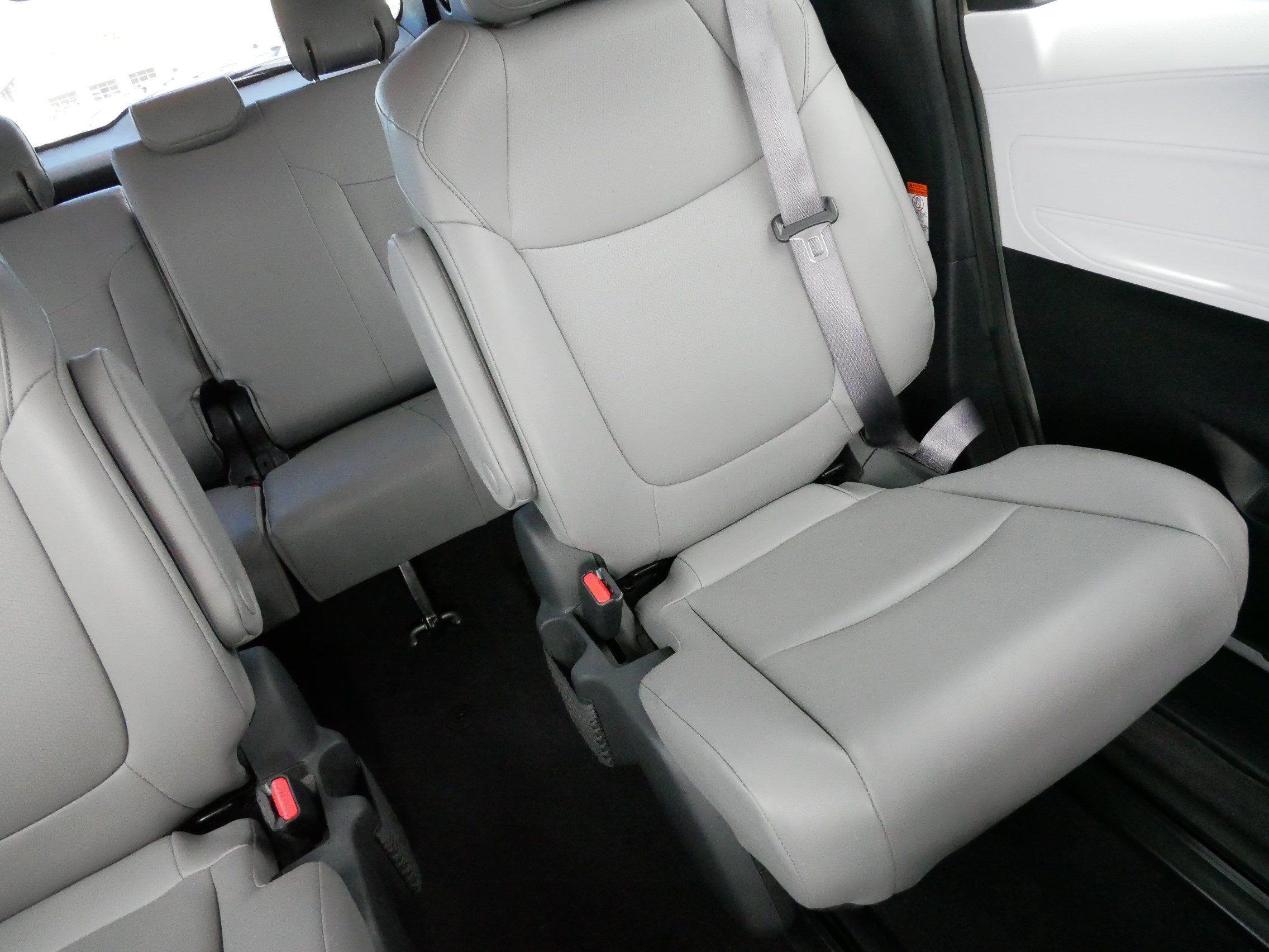 Certified 2025 Toyota Sienna XLE w/ XLE Plus Package AWD/4WD image 14
