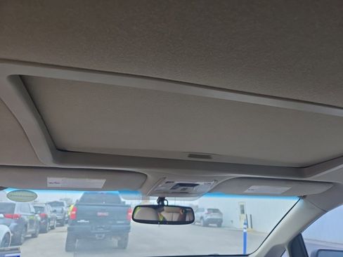 Used 2011 Toyota Sienna XLE w/ XLE Navigation Pkg image 11