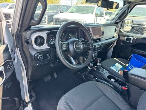 Used 2024 Jeep Wrangler Unlimited AWD/4WD image 7