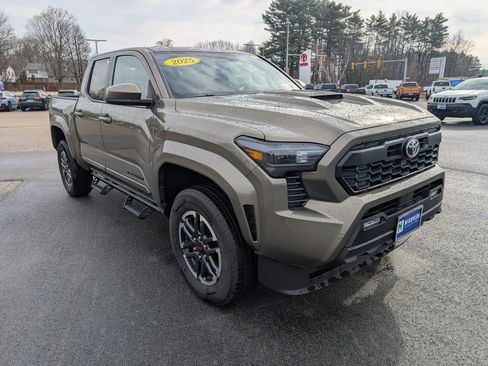 Used 2025 Toyota Tacoma TRD Sport AWD/4WD image 8
