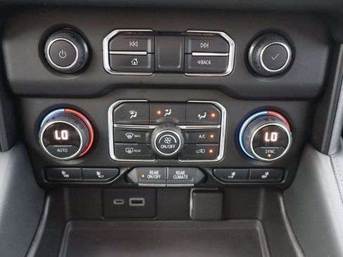 Used 2021 Chevrolet Tahoe Z71 AWD/4WD image 10