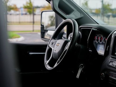 Used 2021 Chevrolet Silverado 2500 Custom w/ Custom Value Package image 33