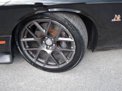 Used 2016 Dodge Challenger R/T Scat Pack w/ Leather Interior Group RWD image 34
