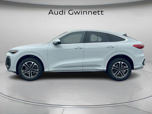 Certified 2025 Audi Q5 Premium AWD/4WD image 3