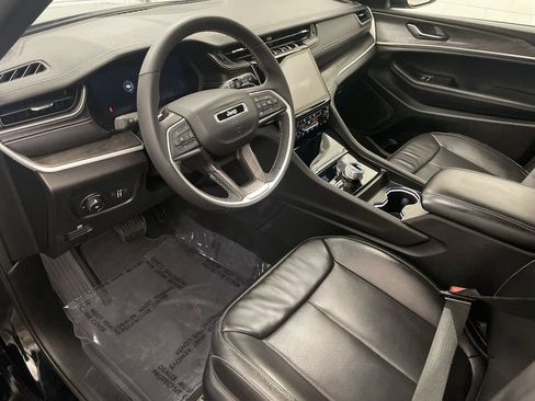 Used 2024 Jeep Grand Cherokee Limited w/ Luxury Tech Group II AWD/4WD image 5