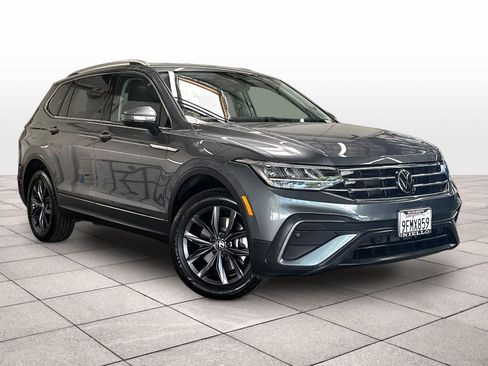 Used 2023 Volkswagen Tiguan SE FWD image 3
