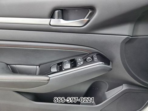 Used 2023 Nissan Altima 2.5 SR w/ SR Premium Package FWD image 31
