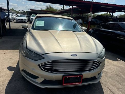 Used 2017 Ford Fusion SE w/ Fusion SE Technology Package image 26