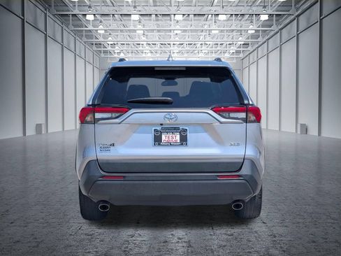 Used 2022 Toyota RAV4 XLE Premium FWD image 5