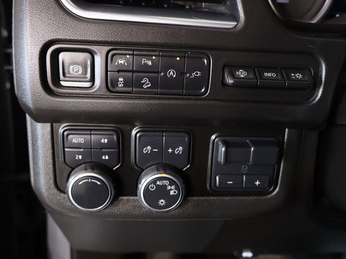 Used 2021 Chevrolet Suburban Premier w/ Premium Package AWD/4WD image 8