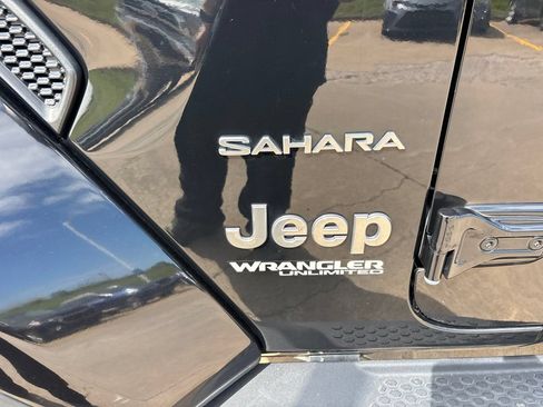Used 2021 Jeep Wrangler Unlimited Sahara AWD/4WD image 9