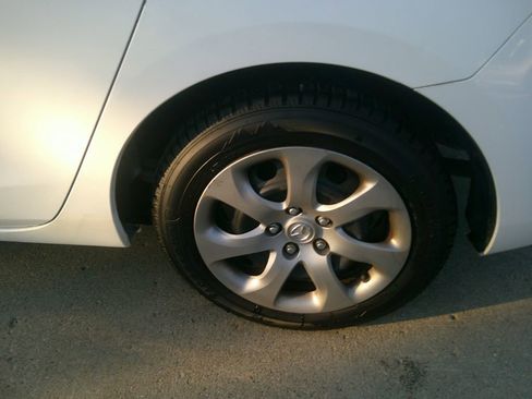 Used 2013 MAZDA MAZDA3 i Sport image 17