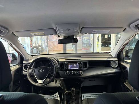 Used 2018 Toyota RAV4 LE FWD image 21