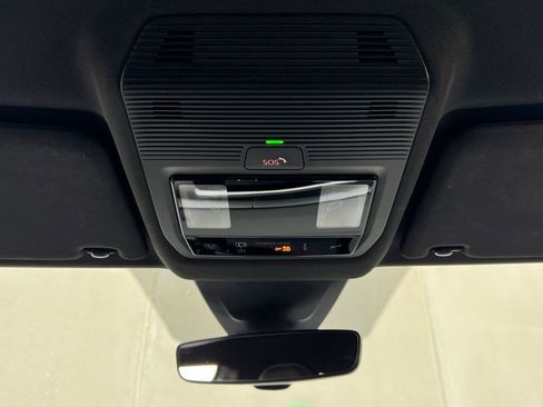 Used 2024 Volkswagen Atlas Cross Sport SE image 32