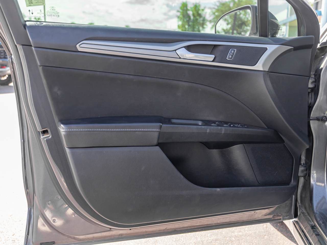 Used 2020 Ford Fusion SE FWD image 9
