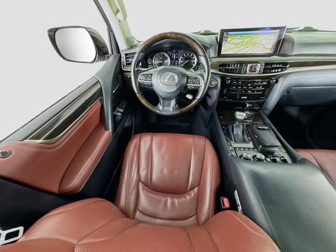 Used 2018 Lexus LX 570 4WD w/ Luxury Package image 18