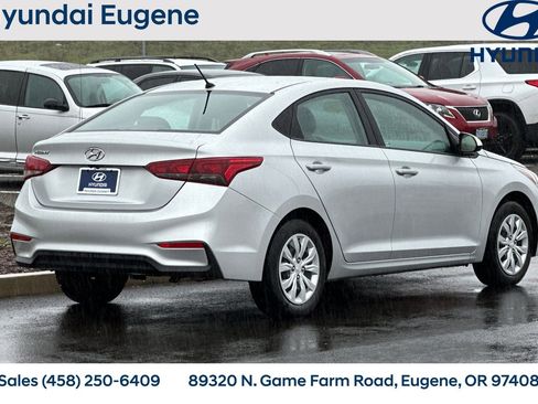 Used 2022 Hyundai Accent SE image 3