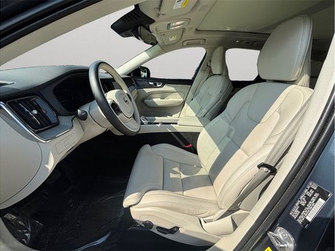Used 2024 Volvo XC60 B5 Ultimate AWD/4WD image 2
