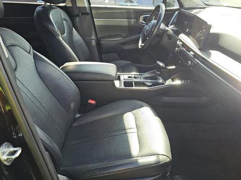 Used 2024 Kia Sorento S image 9