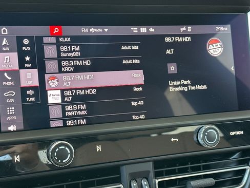 Certified 2023 Porsche Macan S AWD/4WD image 18