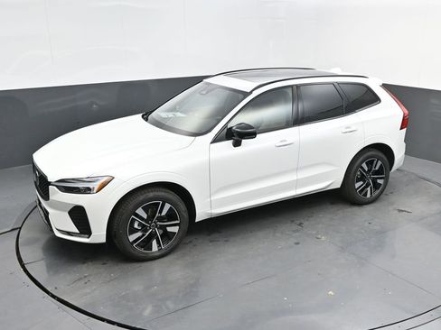 New 2026 Volvo XC60 B5 Core w/ Climate Package AWD/4WD image 40