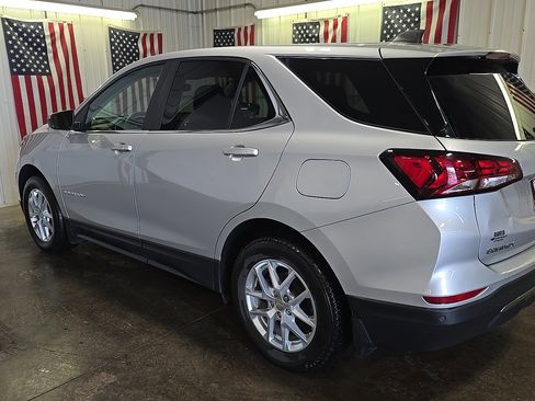 Used 2022 Chevrolet Equinox LT AWD/4WD image 2