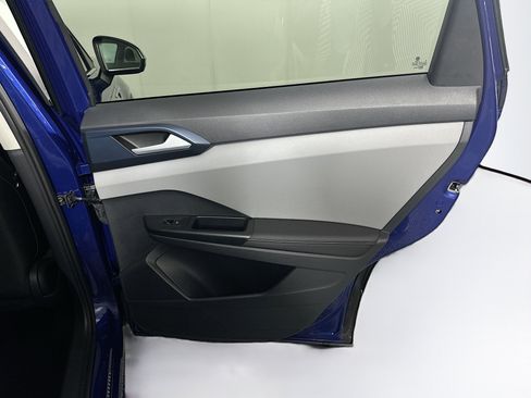 Used 2024 Volkswagen Taos SE image 29