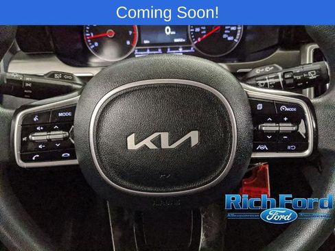 Used 2022 Kia Sorento LX AWD/4WD image 12