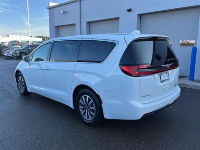 Used 2022 Chrysler Pacifica Touring-L
