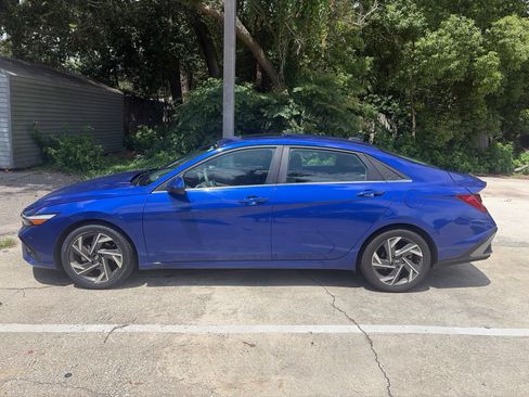 Used 2025 Hyundai Elantra SEL FWD image 3