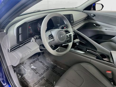 Used 2023 Hyundai Elantra SE FWD image 9