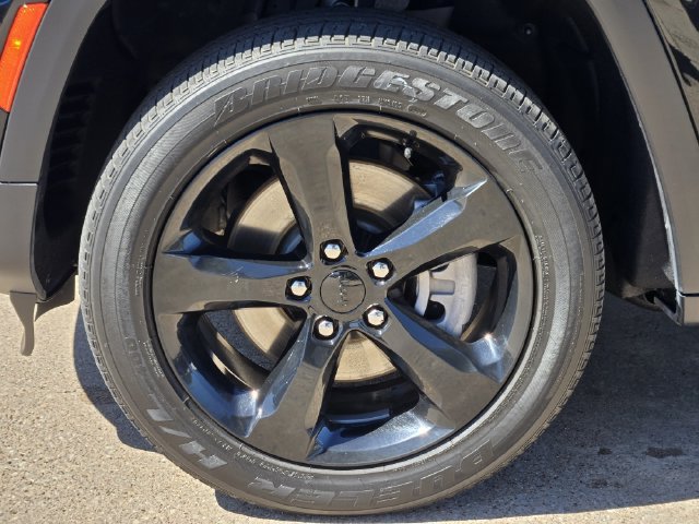Used 2024 Jeep Grand Cherokee L Altitude AWD/4WD image 10