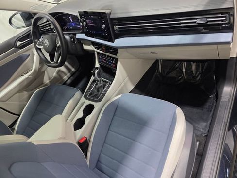 Certified 2025 Volkswagen Jetta SE image 32