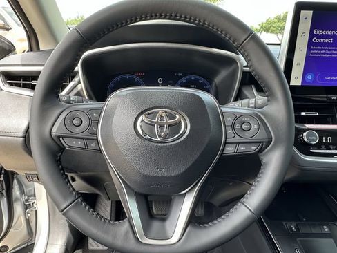 Used 2026 Toyota Corolla Cross XLE FWD image 12
