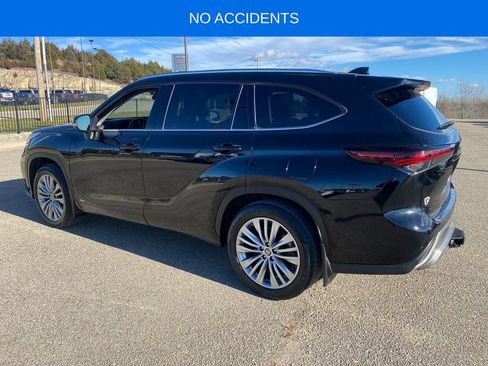 Used 2024 Toyota Highlander Platinum image 4