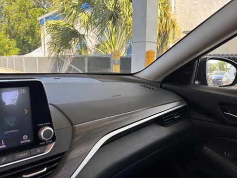 Used 2025 Nissan Altima 2.5 SV image 35