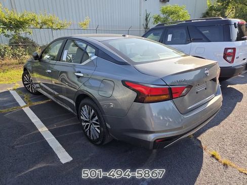 Used 2023 Nissan Altima 2.5 SV FWD image 8